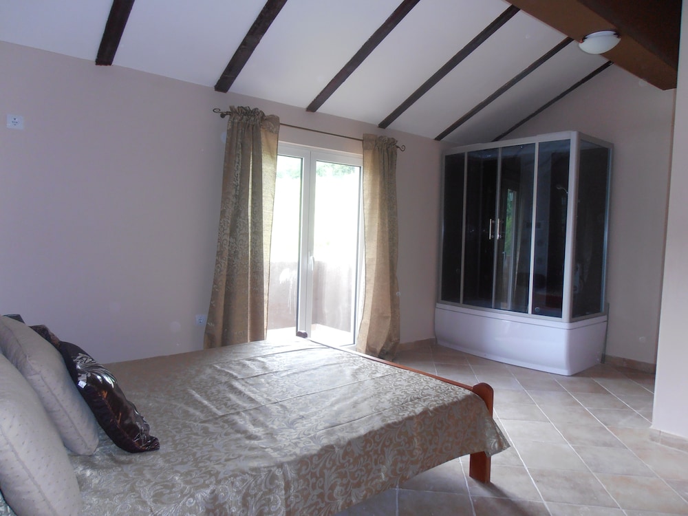 Apartment 6