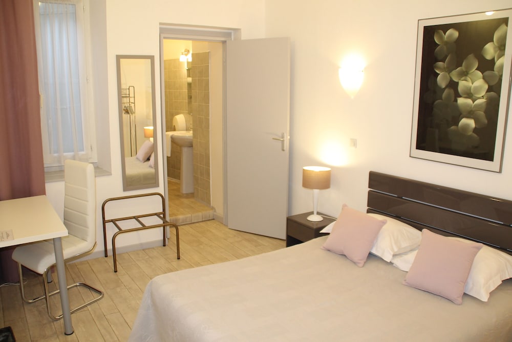 Standard Double Room photo 3