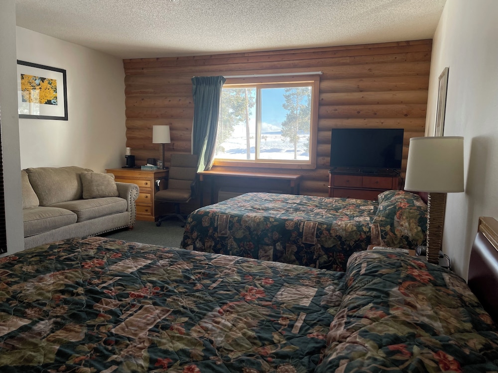 Standard Room, 2 Queen Beds photo 3