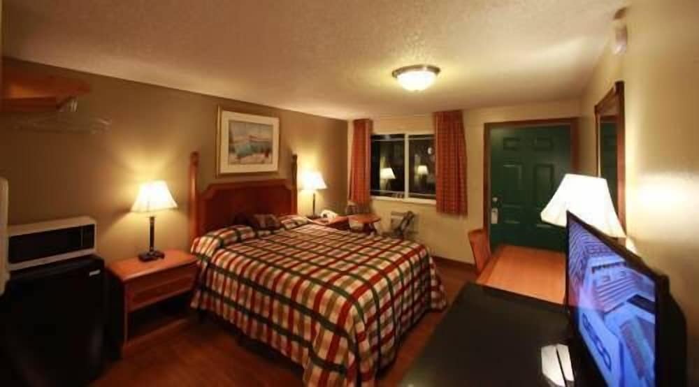 Deluxe Room, 1 Queen Bed photo 1