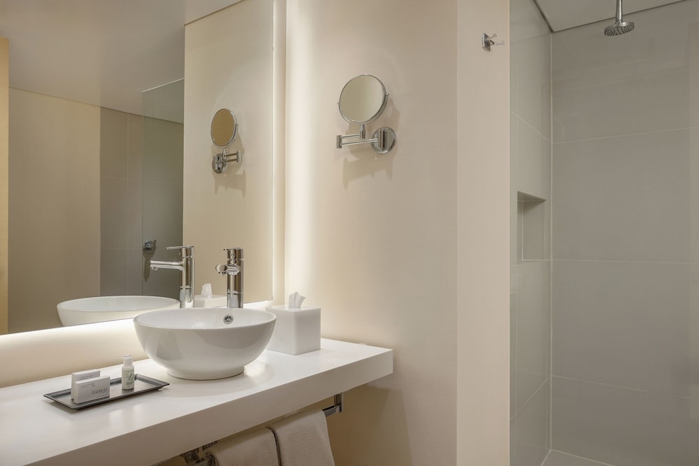 Suite, 1 Bedroom, Terrace - Photo 11