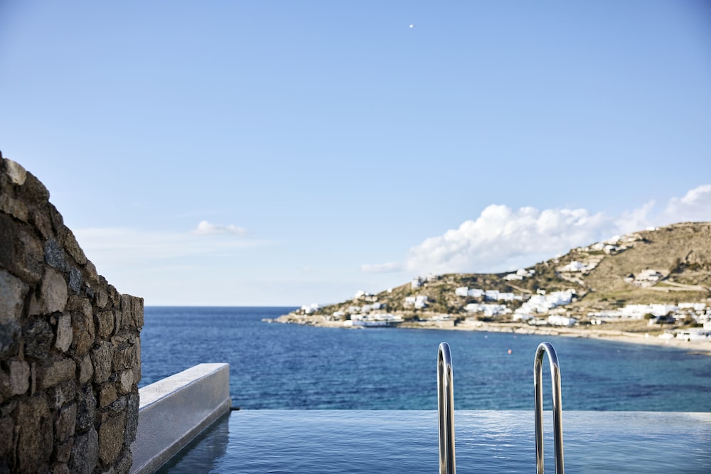 Executive Sea View Suite with Infinity Private Pool photo 2