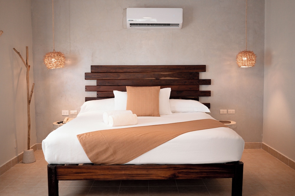 Premium Ocean View Room - King Bed - Photo 1