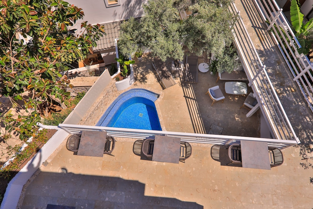Penthouse Room, Jetted Tub, Sea View - Photo 8