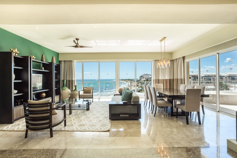 Preferred Club Governor Suite thumbnail 5