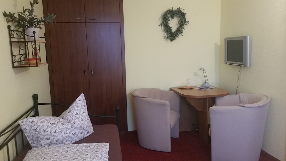 Single Room photo 2