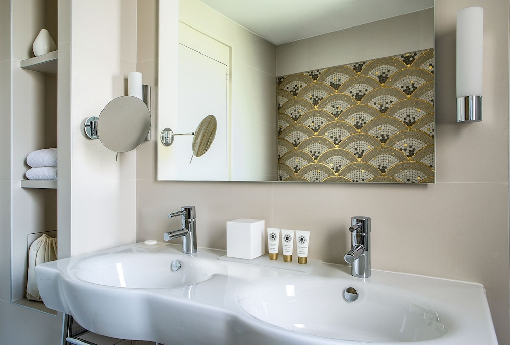 Hôtel Aiglon bathroom photo