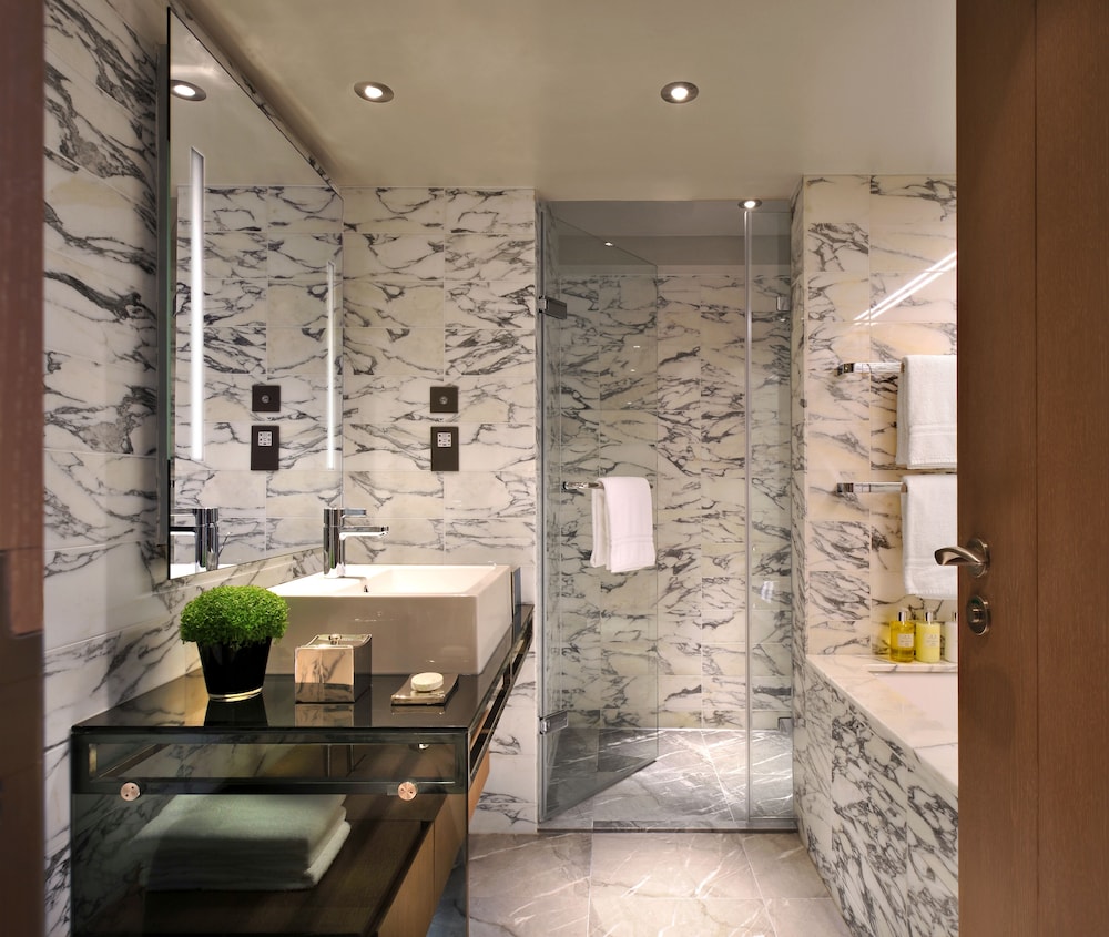 Signature Suite, City View photo 3