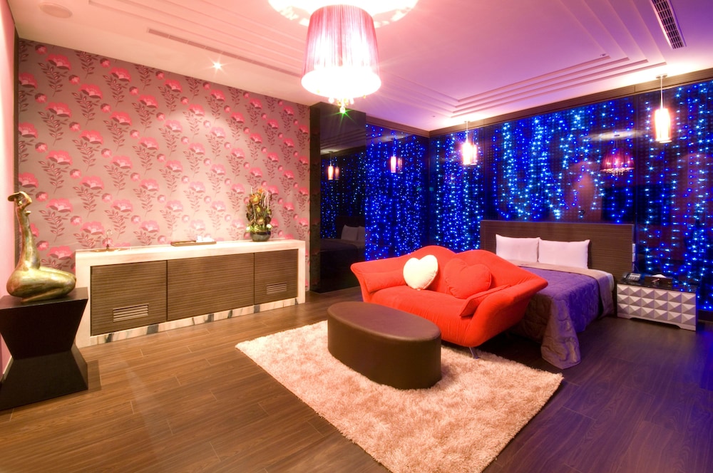 Elite Double Room, 1 Queen Bed, Jetted Tub photo 3