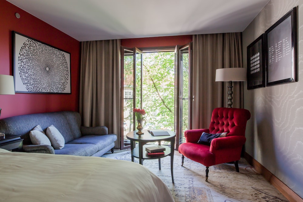 Executive Room, 1 King Bed (Courtyard View) - Photo 8
