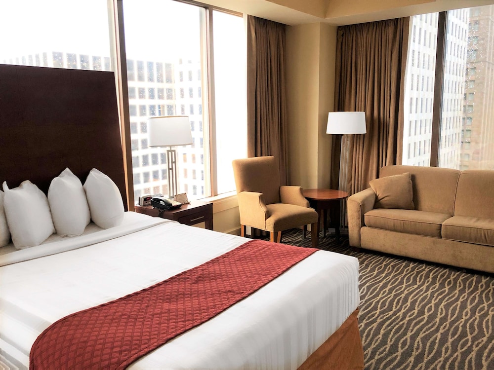 Suite, 1 Queen Bed, City View, Corner (with Sofabed) photo 1