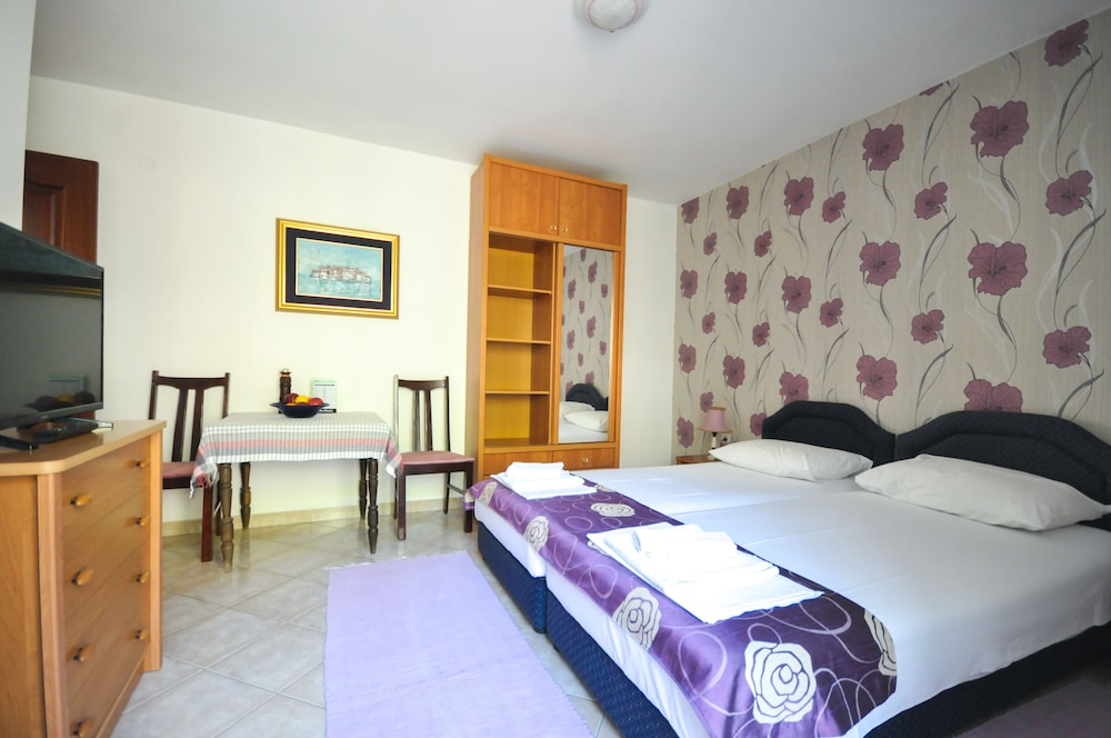 Comfort Studio, 2 Twin Beds photo 2