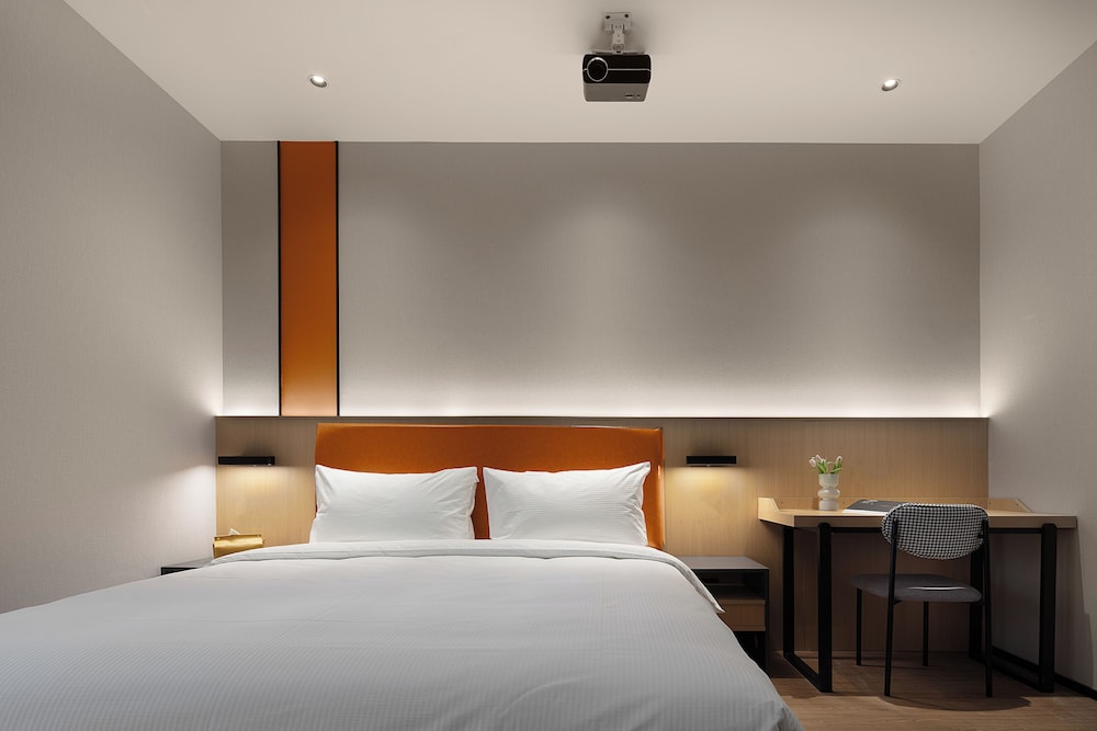 Classic Double Room, City View photo 2