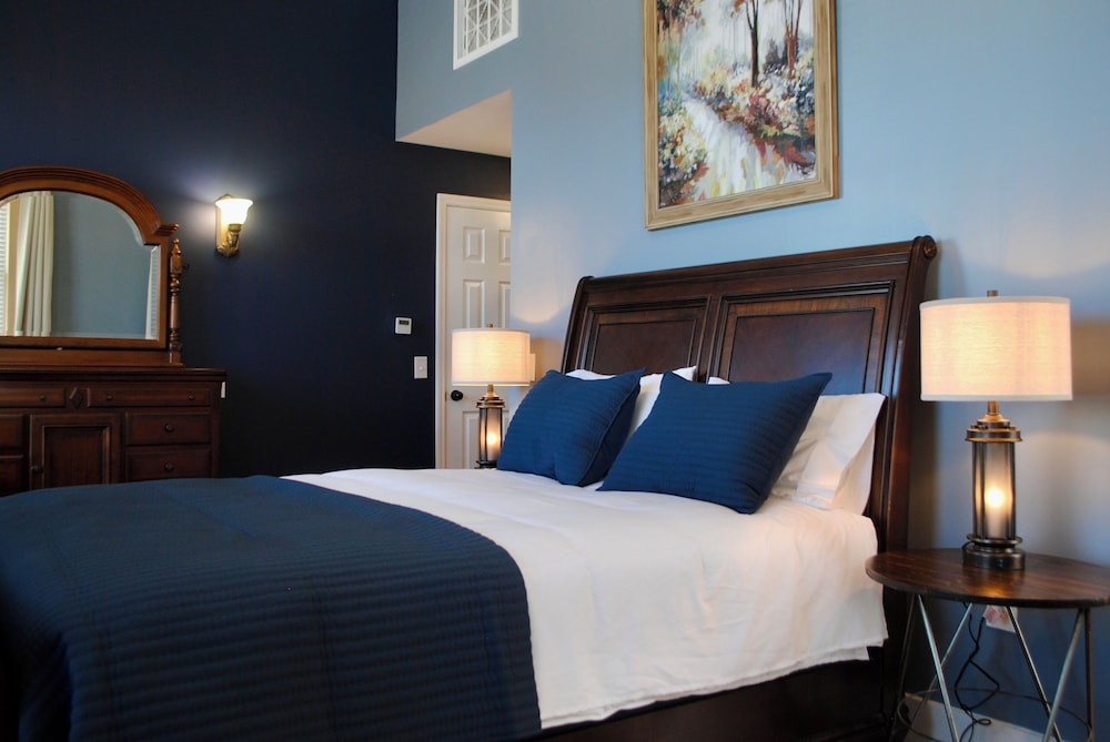 Deluxe Room, 1 Queen Bed, Non Smoking, City View