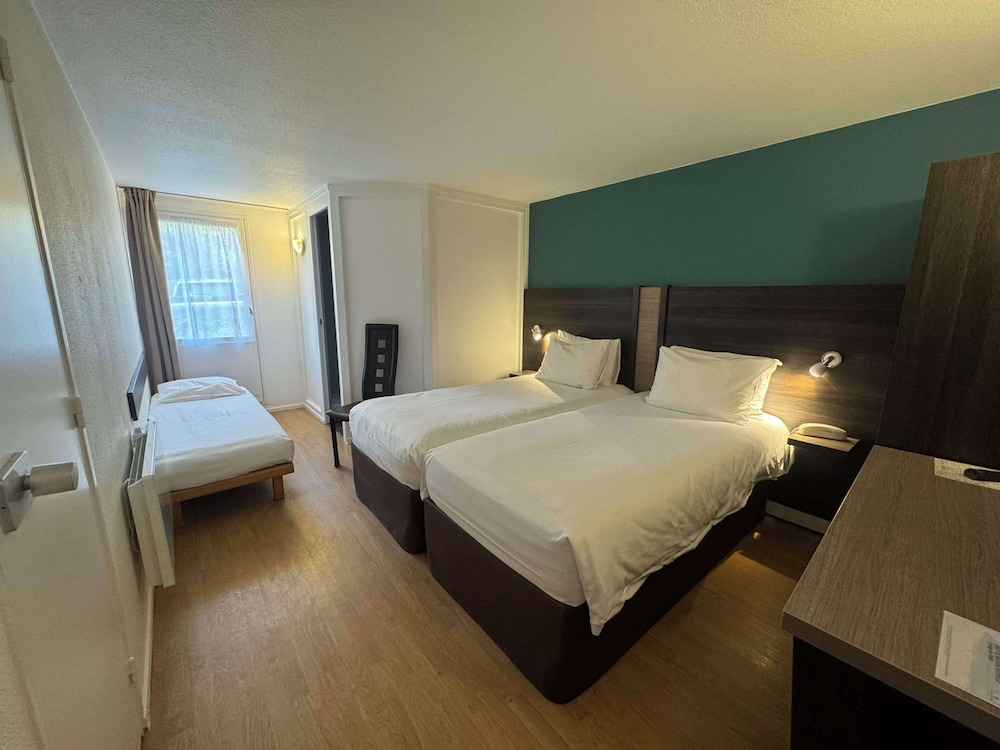 Standard Room, 3 Twin Beds photo 3