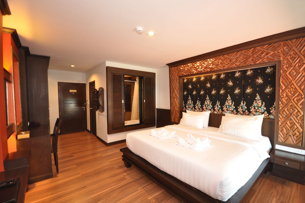 Deluxe Room, 1 Double Bed, Partial Sea View photo 2