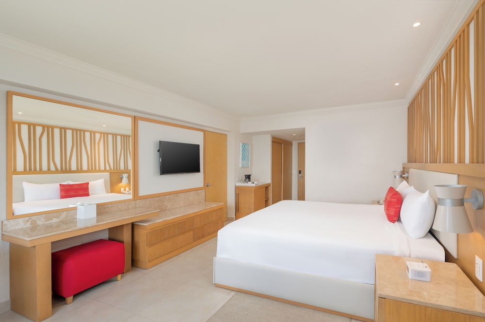 Deluxe Lagoon Room - Photo 1