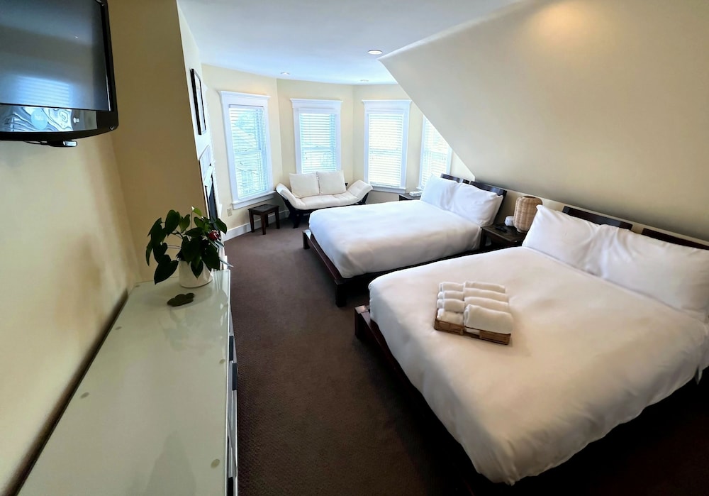 Superior Room, 1 Bedroom, Private Bathroom, City View photo 1