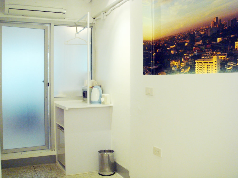 Budget Double Room With No Window photo 3