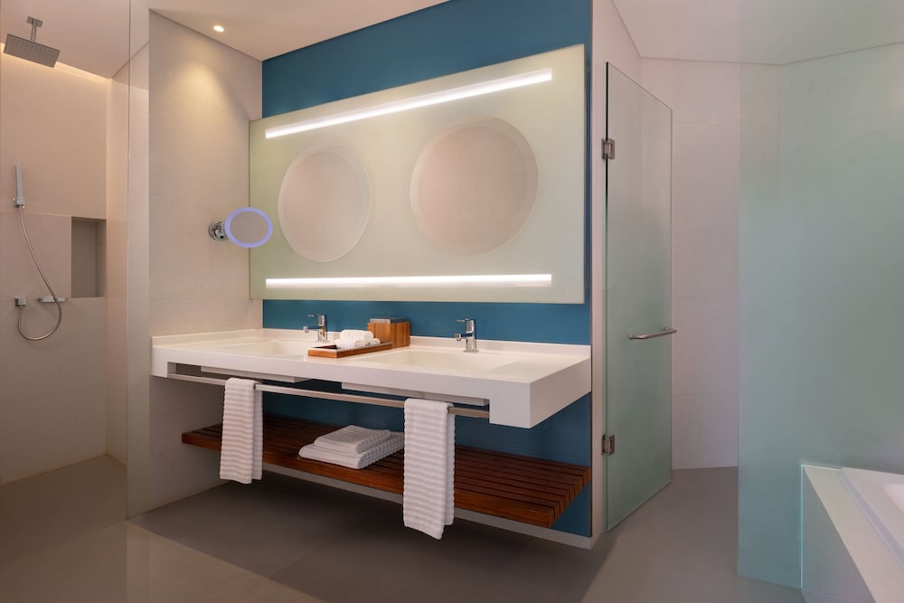 Executive Suite, 1 Bedroom - Photo 7