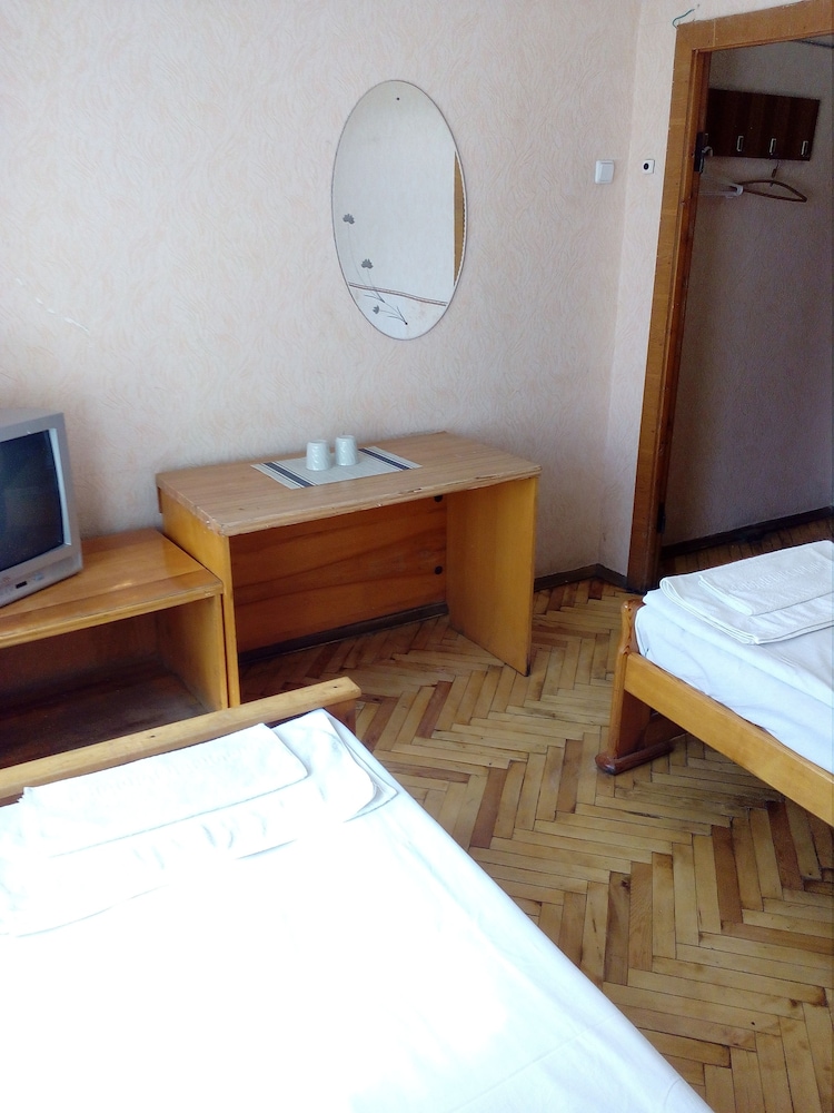 Economy Twin Room photo 1
