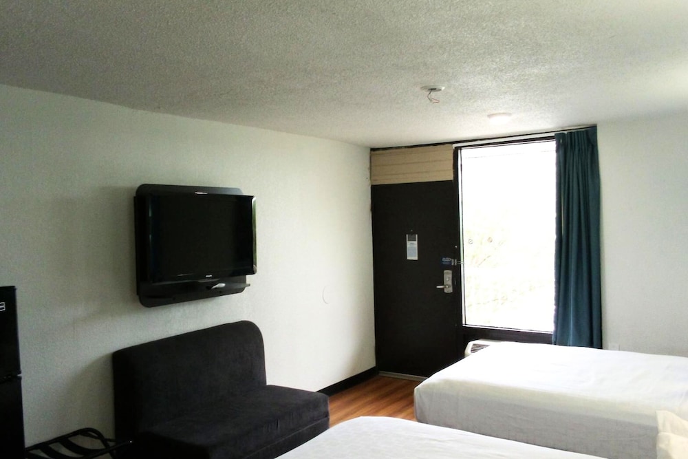 Room, 2 Queen Beds, Non Smoking, Kitchenette photo 2