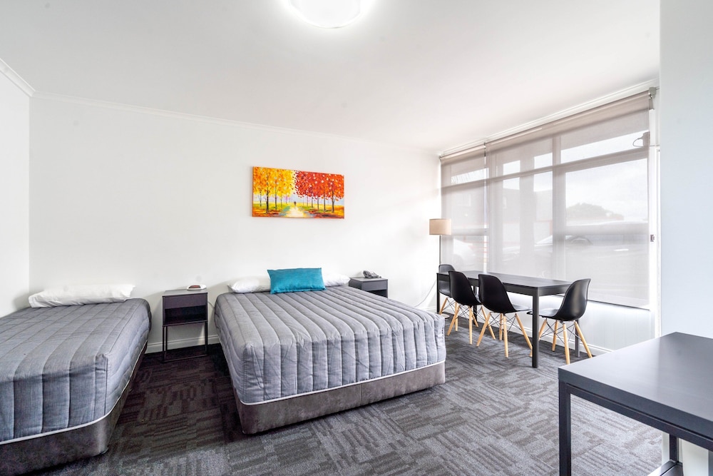 Medium Family Room photo 1