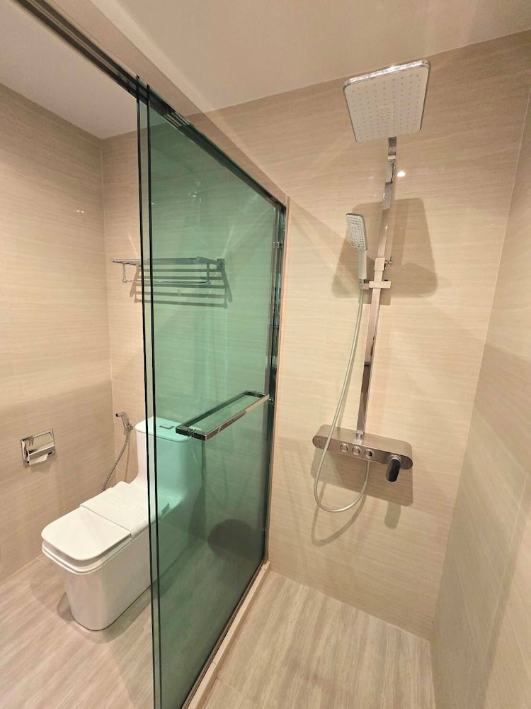Family Suite with Balcony - Photo 3