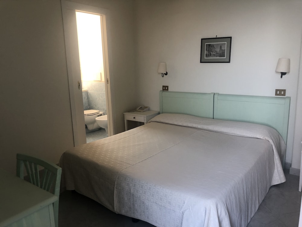 Classic Double Room, Balcony, Partial Ocean View
