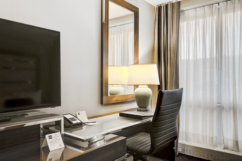 Executive Suite - Photo 6