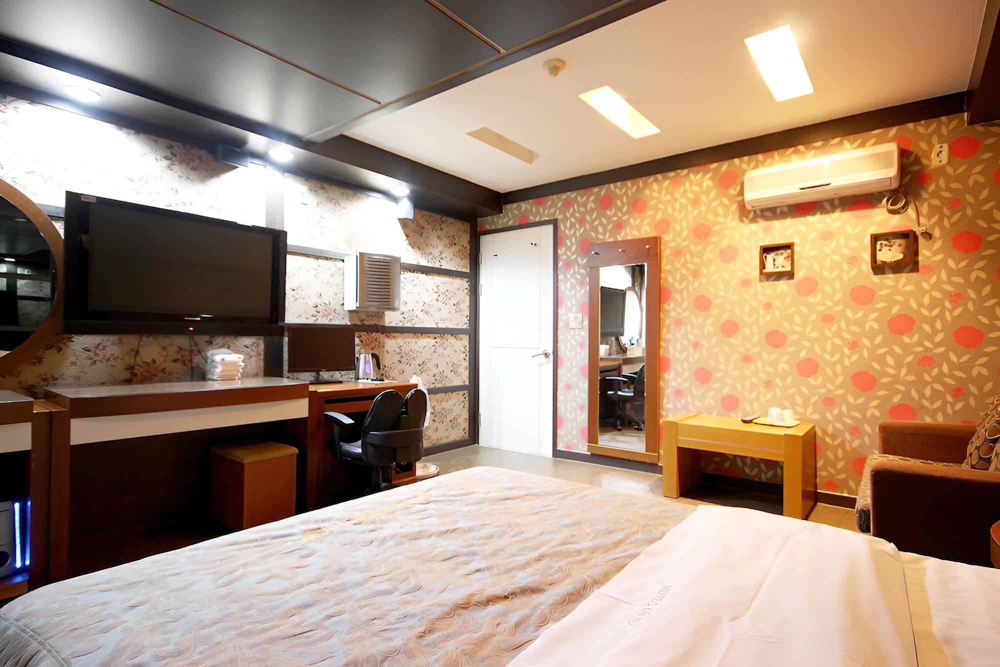 Room (Semi-Special Room)