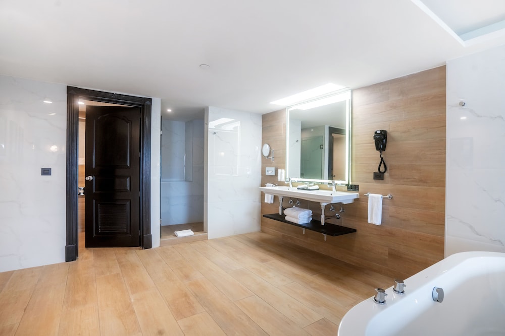 Suite, Oceanfront (elite Club, B2c-us)