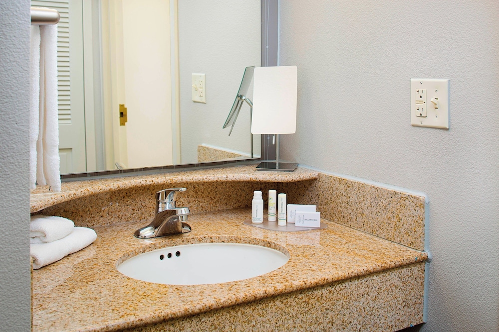 Room, 1 King Bed with Sofa bed (Mobility Accessible, Tub) - Photo 4
