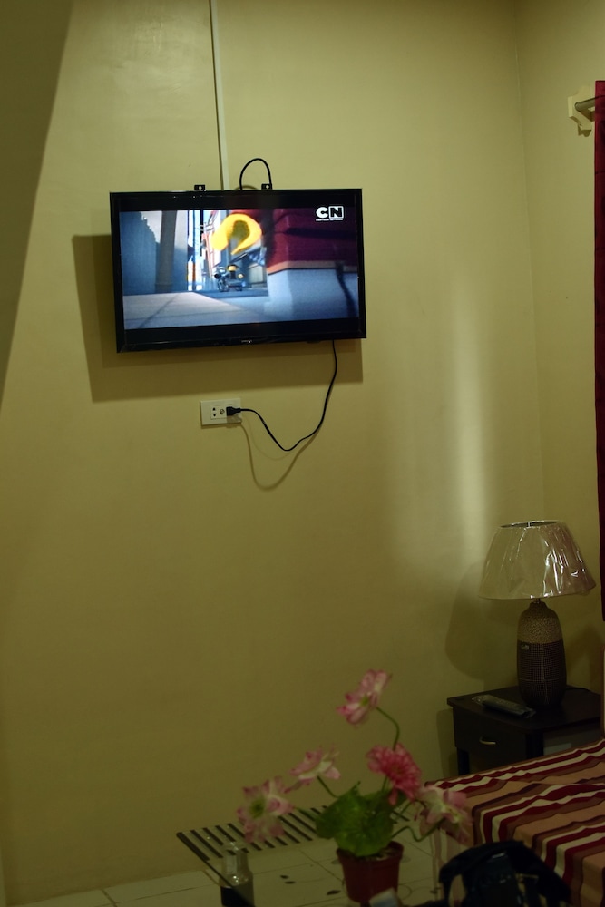 Family Townhome with Suite Rooms photo 2