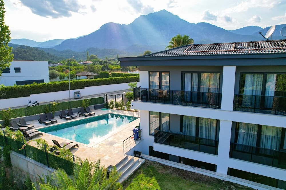 Basic Apartment, Balcony, Pool View