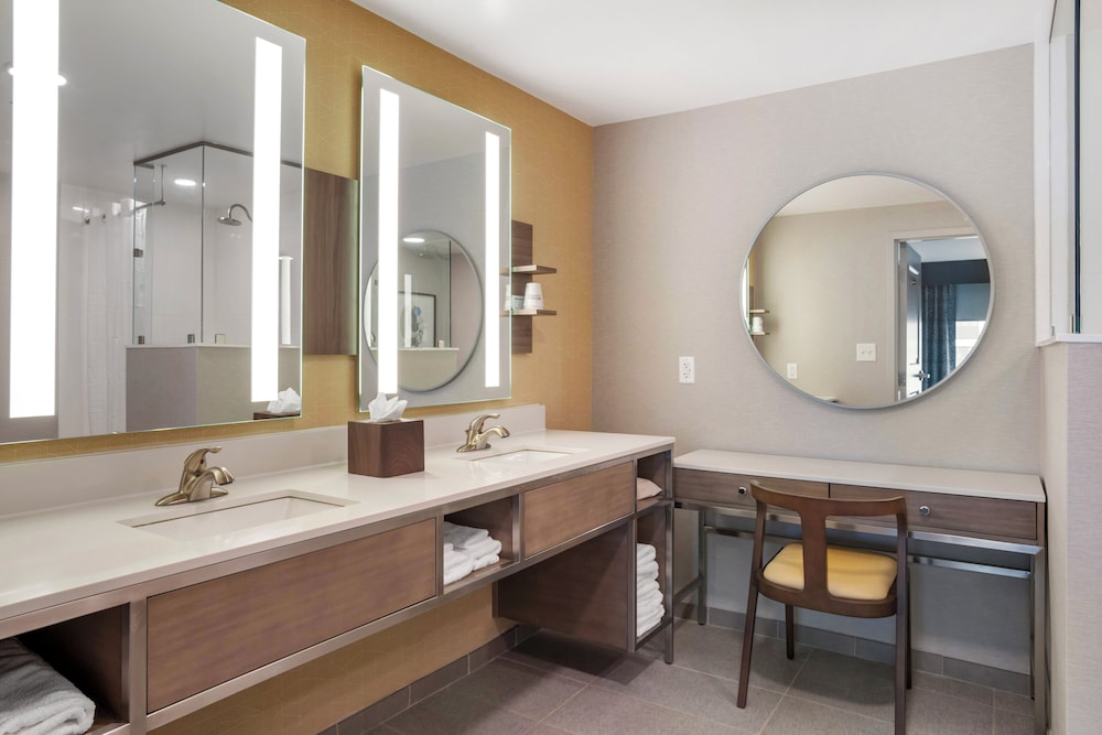 Suite, 1 Bedroom, Accessible - Photo 3