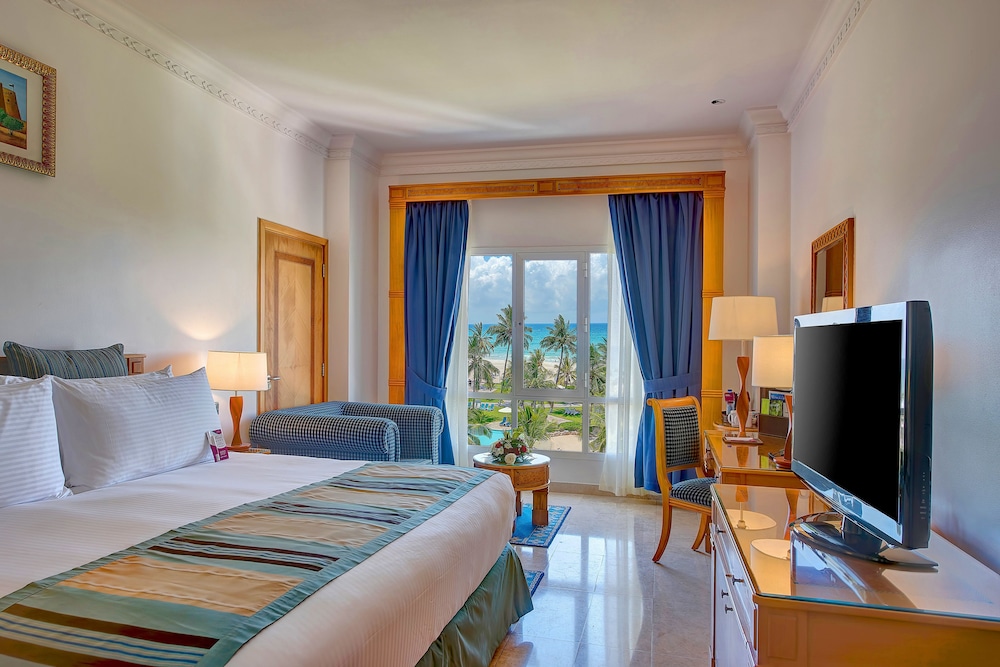 Standard Room, 1 King Bed, Accessible, Smoking (Ocean View) photo 1