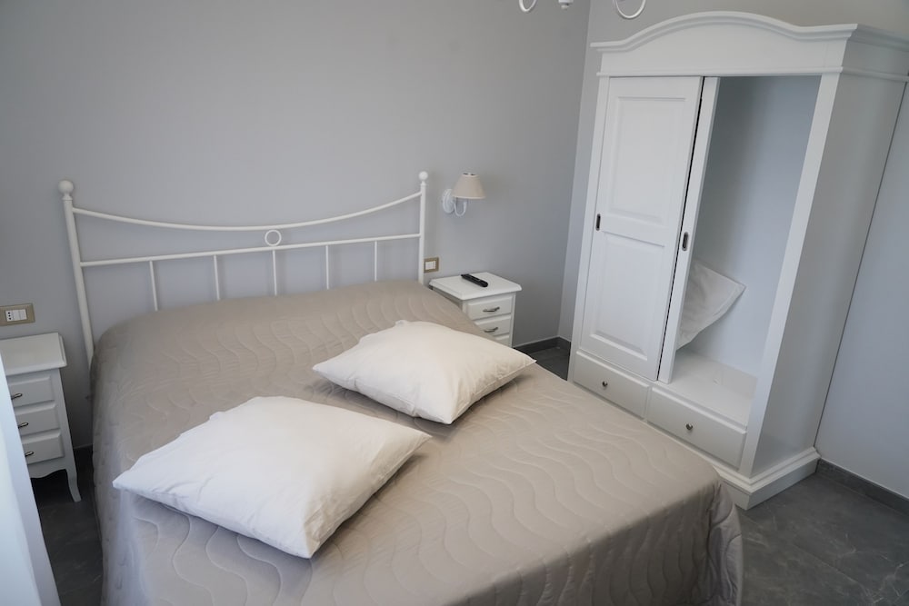 Family Room - Photo 2