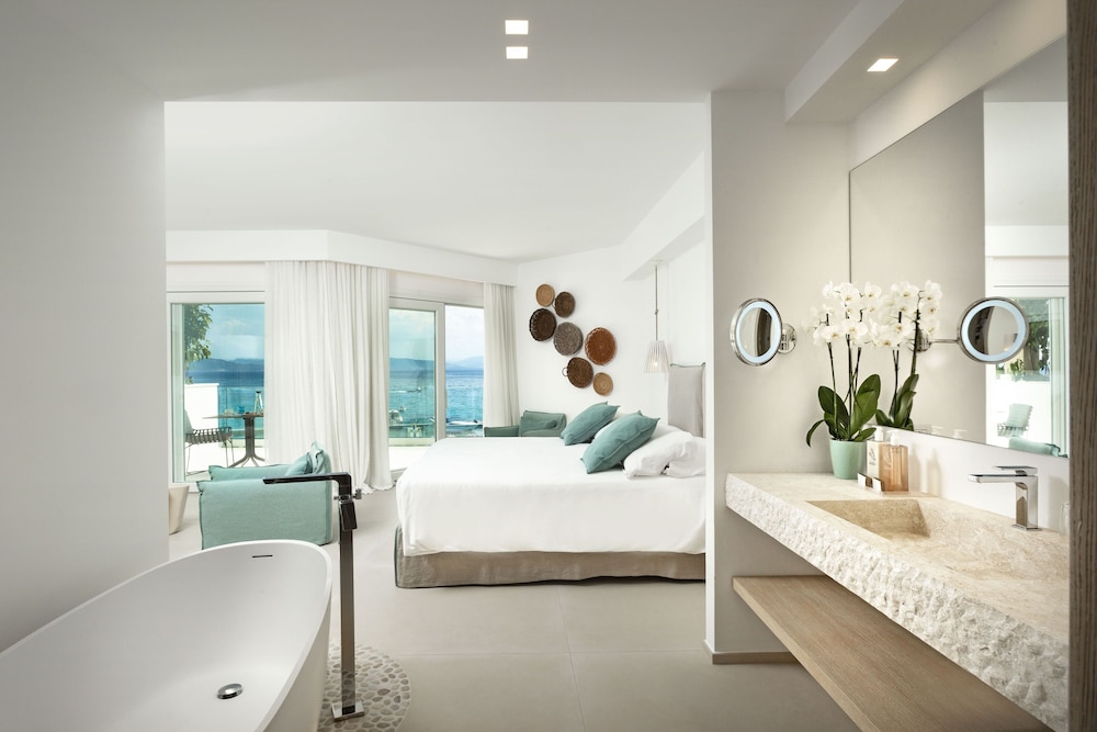 Pool Suite - Photo 5