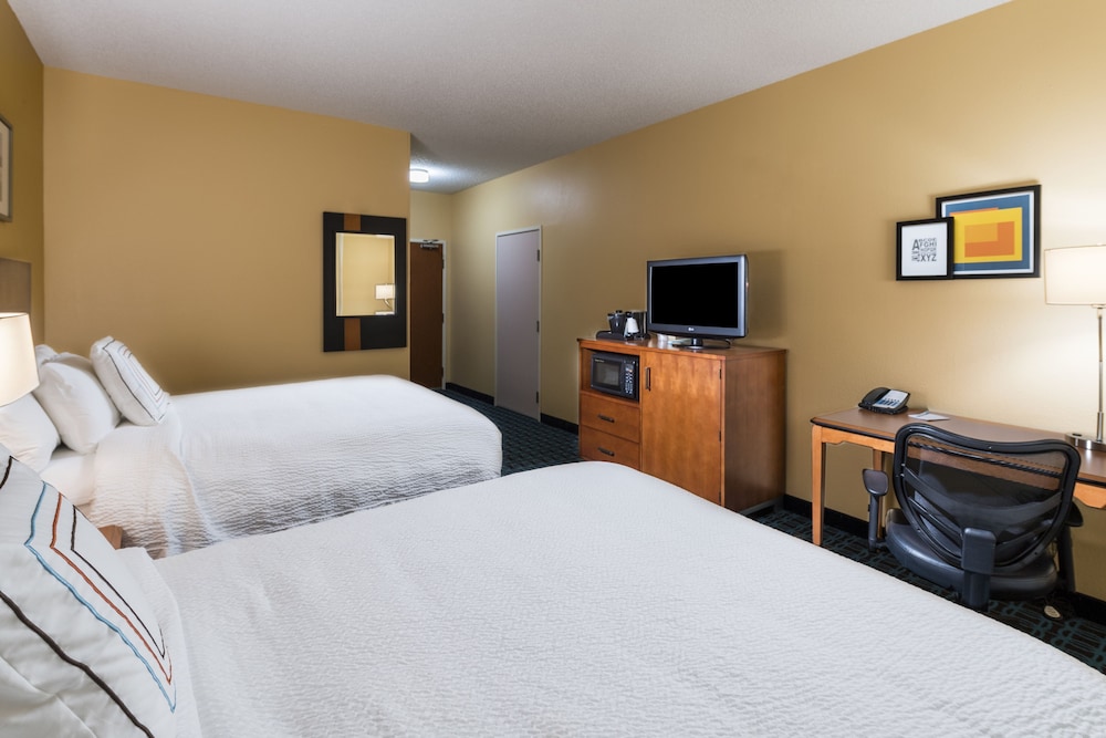 Room, 2 Queen Beds (Hearing Accessible) photo 2