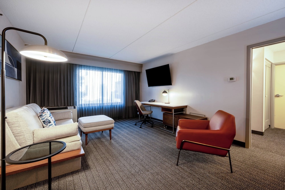 Suite, 1 Bedroom - Photo 7