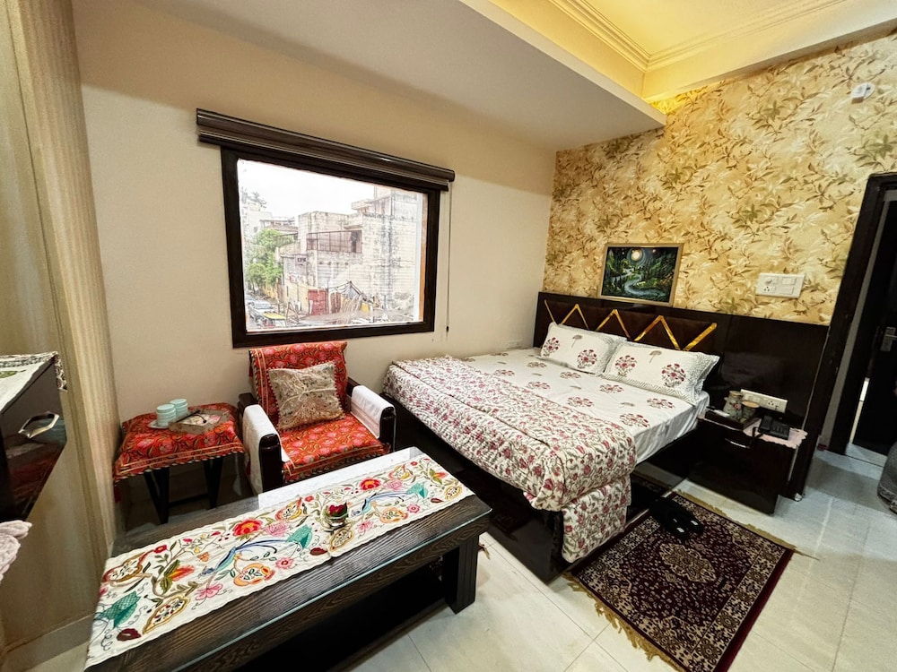 Classic Double Room, City View