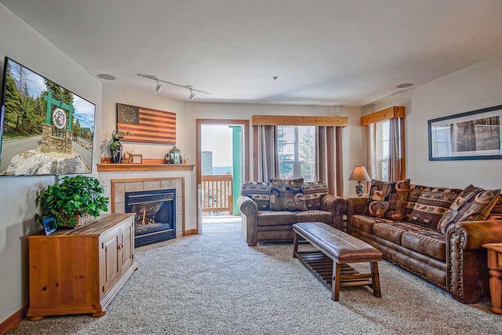 House, Multiple Beds, Balcony, Mountain View (3 Br: Camp 4 #1)