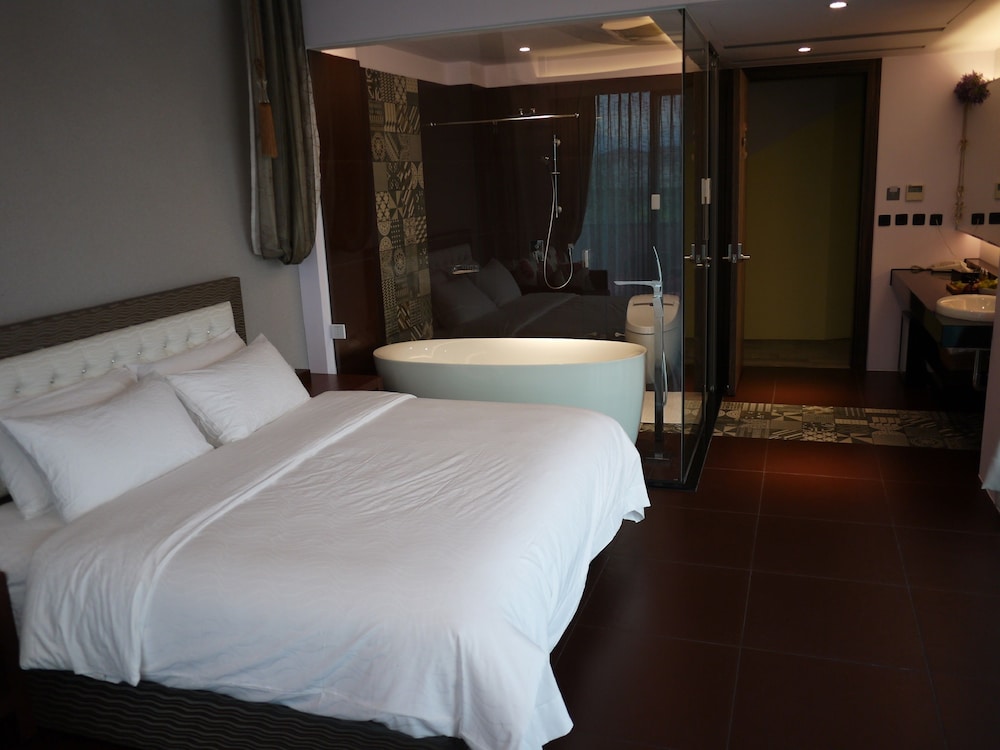 Deluxe Double Room, 1 Queen Bed, Non Smoking photo 3