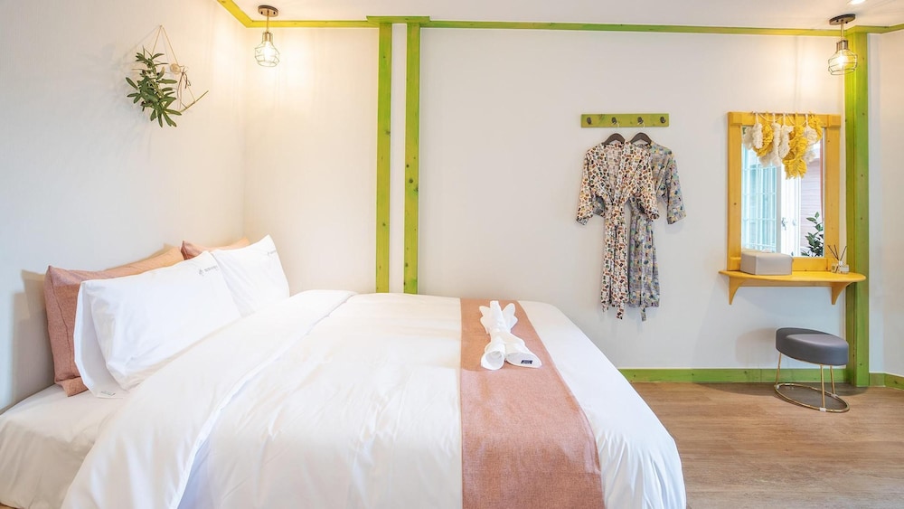 Basic Room, 1 Bedroom (201(with Pet,1st floor)) - Photo 6