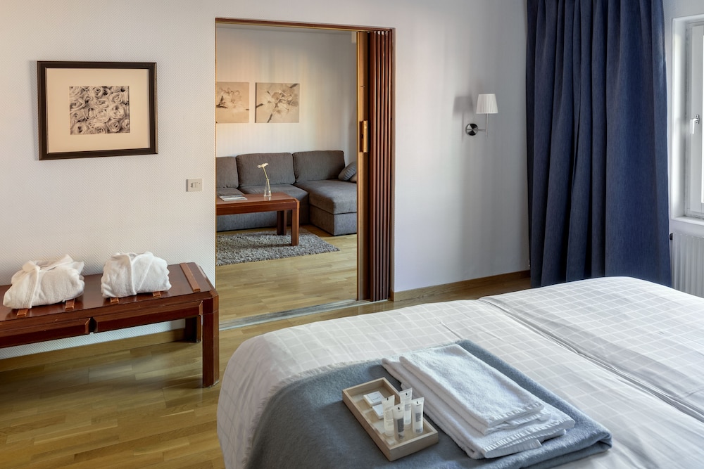 Deluxe Family Suite with Sauna photo 2