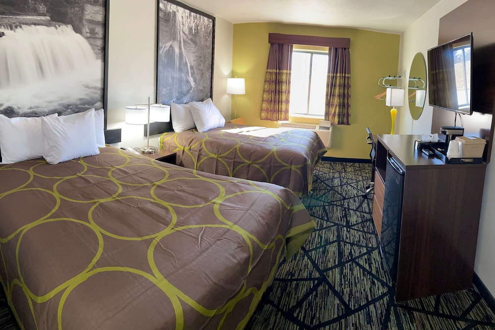 Room, 2 Queen Beds, Non Smoking - Photo 1