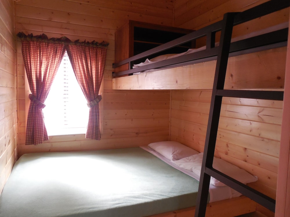 Deluxe Cabin photo 2