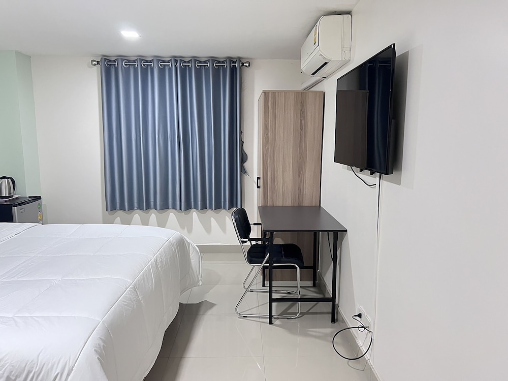 Standard Room, 1 Queen Bed - Photo 3