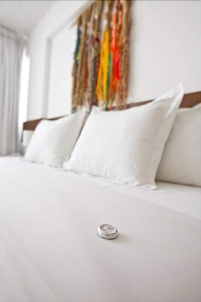 Standard Double Room, 1 King Bed - Photo 6